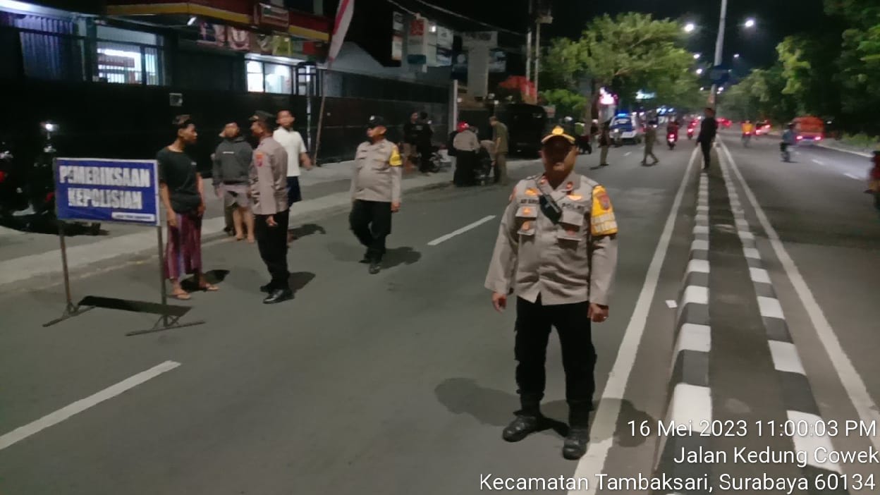 Mempersempit Ruang Gerak Aksi Kejahatan, Kapolsek Tambaksari Gelar Razia Malam