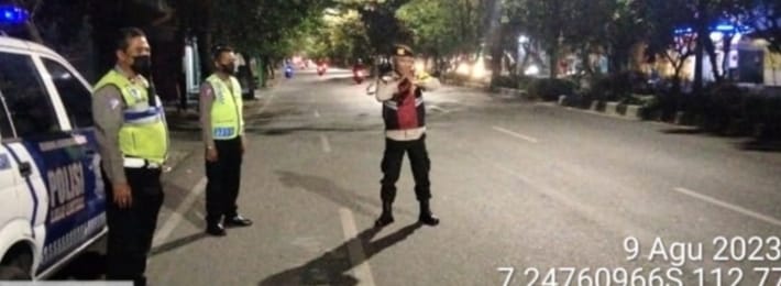 Polsek Tambaksari Rutin Lakukan Patroli Malam di Setiap Titik Rawan Kejahatan