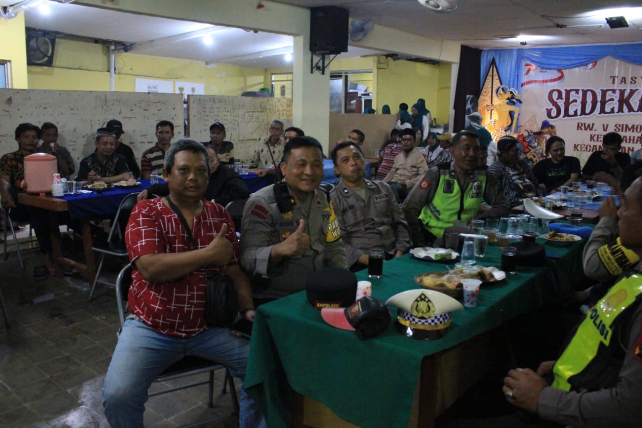 Kapolsek Sukomanunggal Hadiri Acara Sesekah Bumi dI Simo Gunung Barat Surabayas