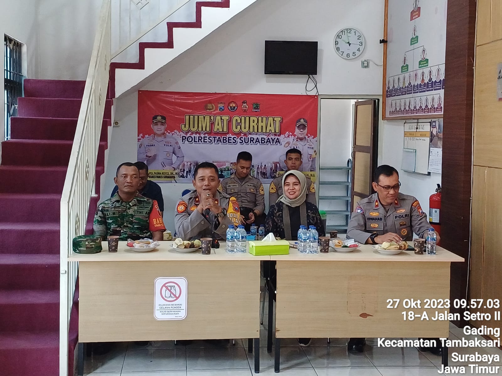 Polsek Tambaksari Bersama Polrestabes Surabaya, Gelar Jum’at Curhat di Jl. Setro