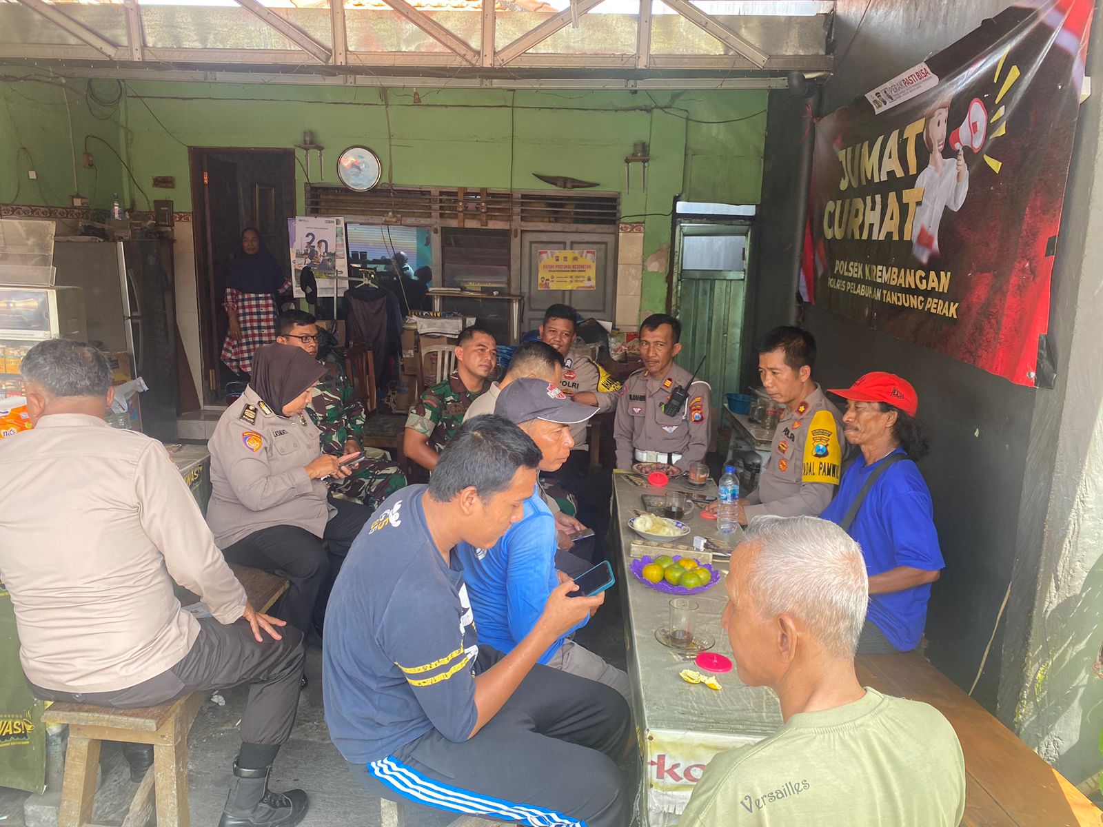 Gelar Jum’at Curhat, Kapolsek Krembangan Himbau Warga Jaga Harkamtibmas Bersama Saat Pemilu