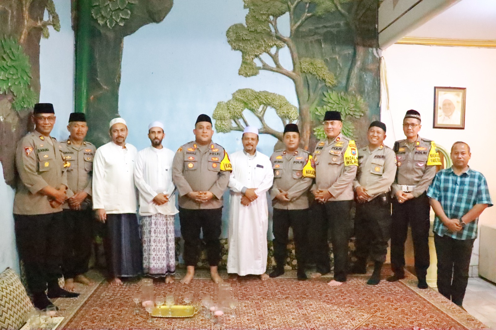 Jelang Pilkada 2024, Kapolres Pelabuhan Tanjung Perak Jalin Silaturahmi  Dengan Ulama