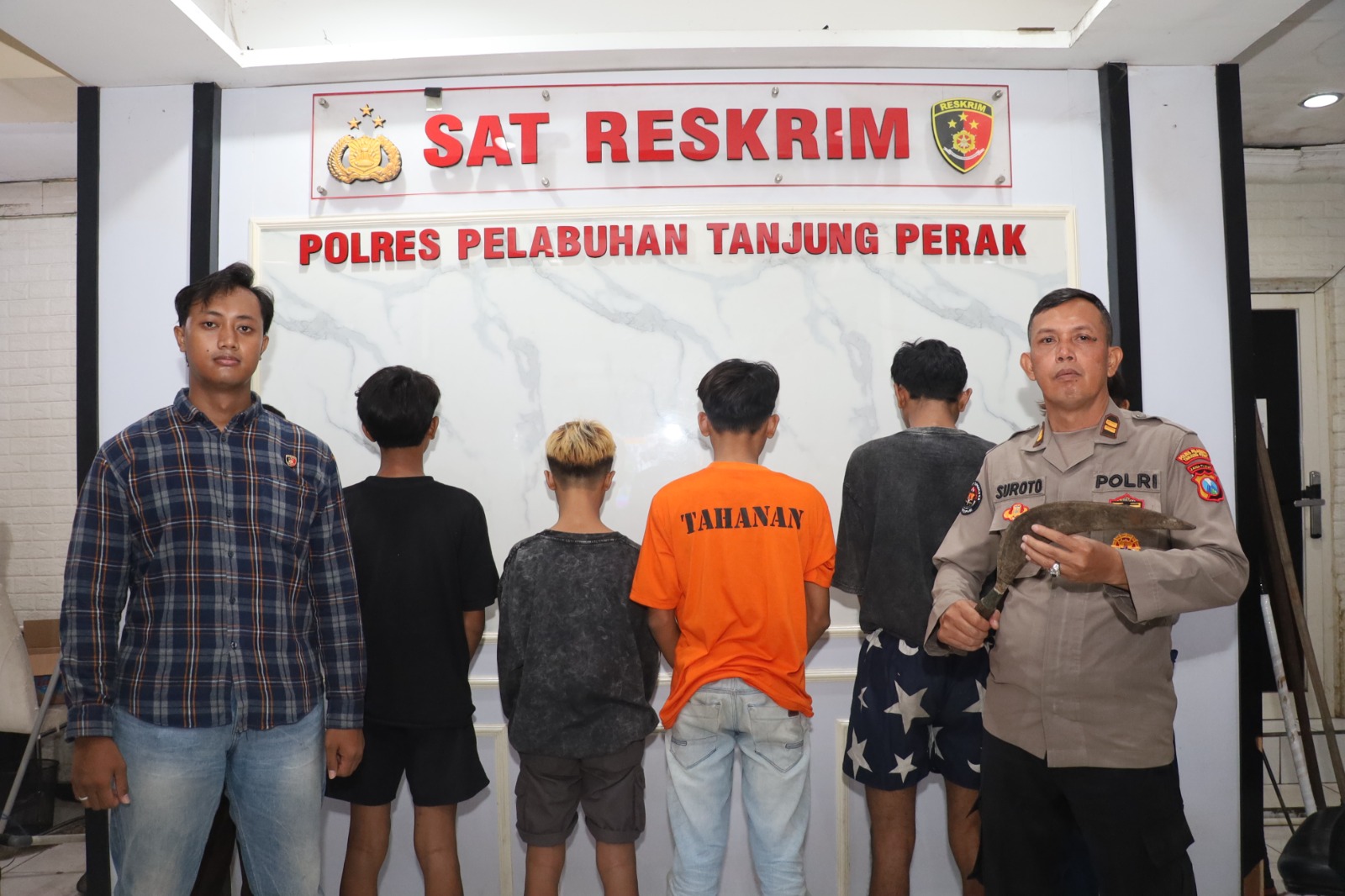 6 Pemuda Gengster Team Error’ Surabaya Diamankan Petugas Unit Jatanras Satreskrim Polres Pelabuhan Tg Perak