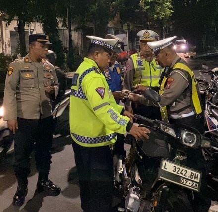 Wakapolsek Bubutan pimpin Ops Cipkon di Jl. Bubutan dan Raden Saleh Surabaya