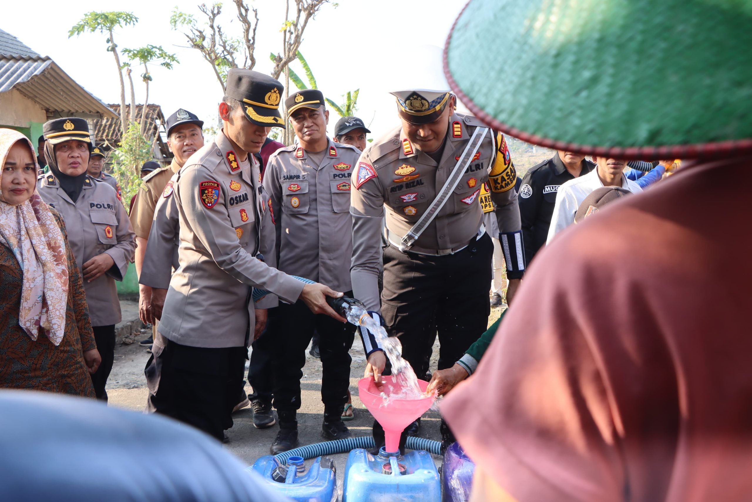 Polres Tuban Kembali Distribusikan Air Bersih Bantu Warga di Musim Kemarau