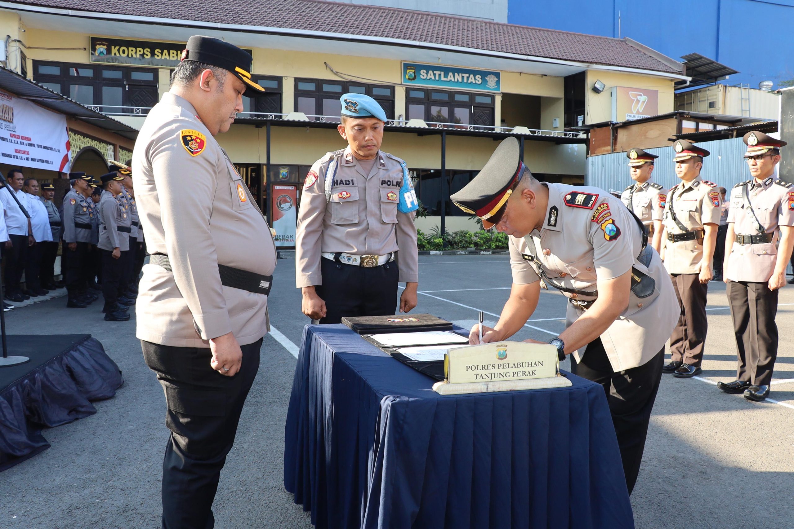 Kapolres Pelabuhan Tg Perak Pimpin Sertijab 3 Kapolsek Jajaran & Kasat Lantas