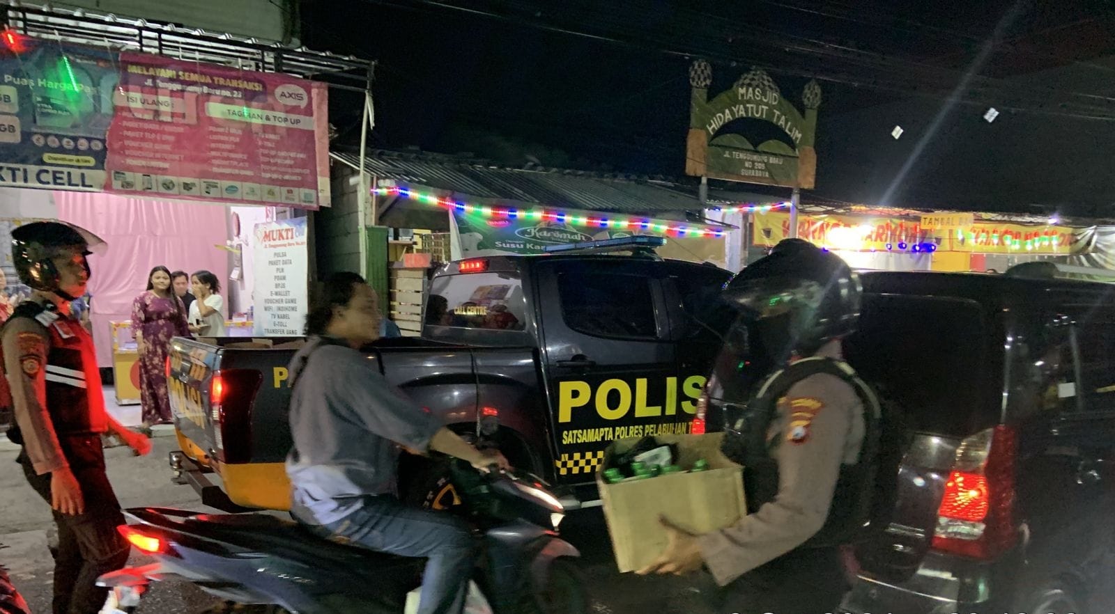 Satuan Samapta Polres Pelabuhan Tanjung Perak Amankan 3.667 Botol  Miras Dari Toko Klontong Di Tenggumung Baru