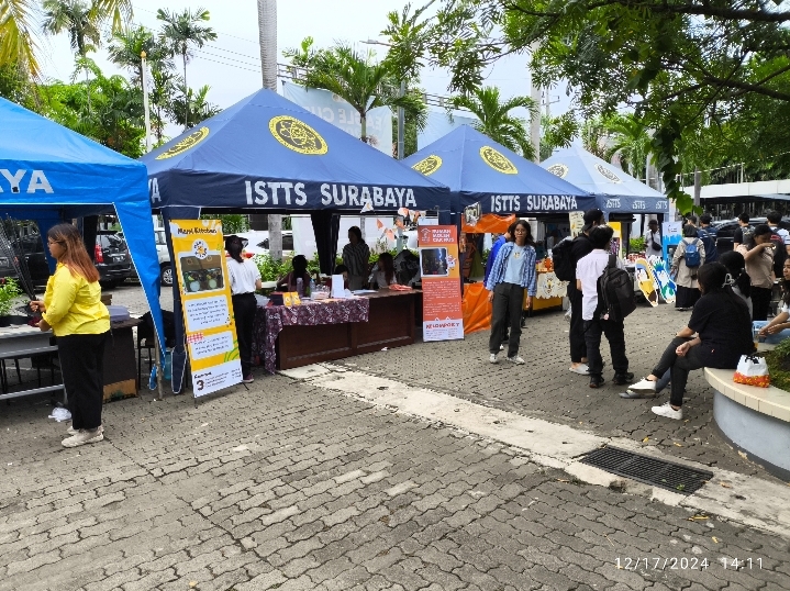 Mahasiswa DKV ISTTS Turut Dukung UMKM Lewat Re-Branding dan Bazar