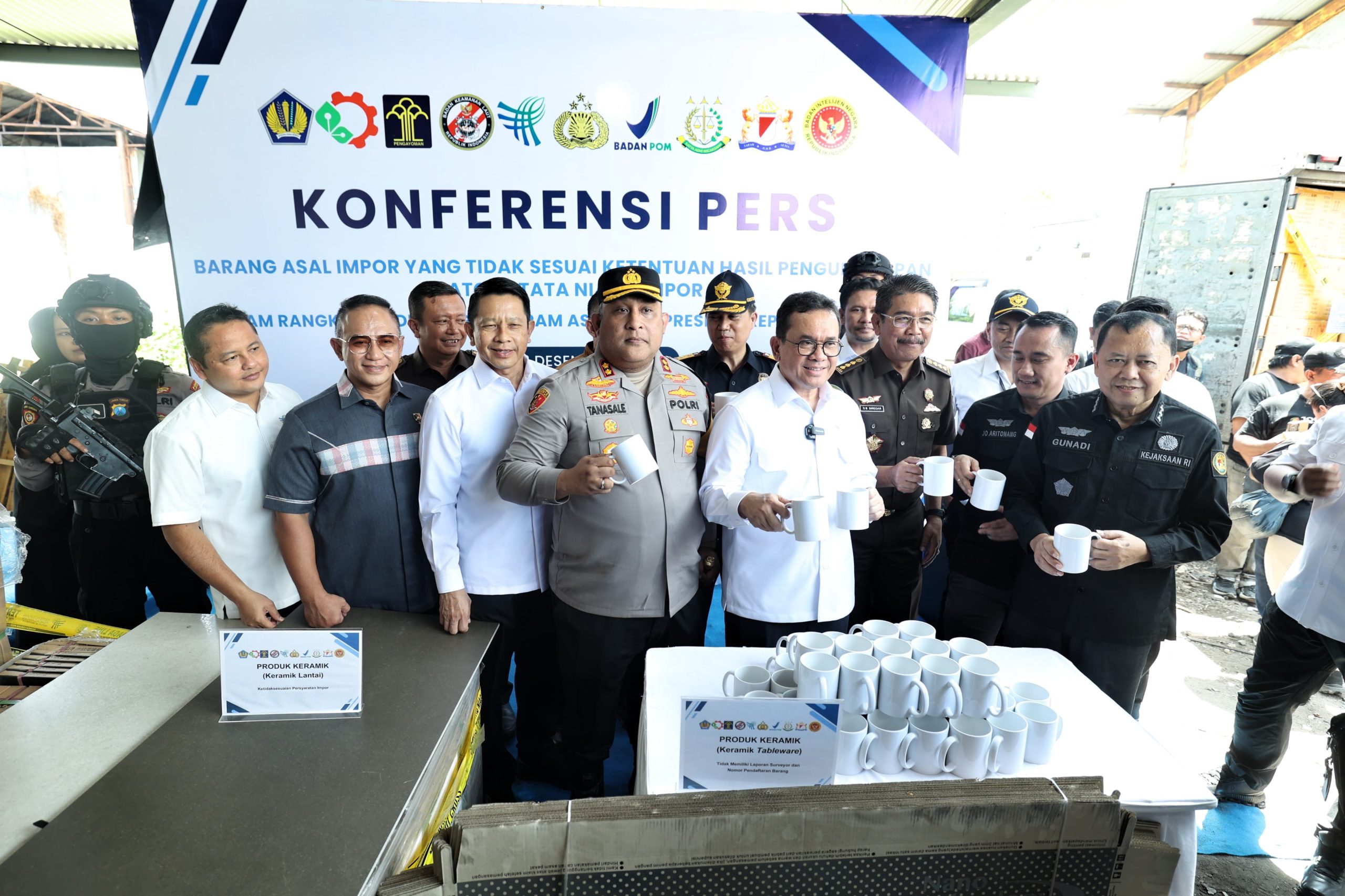 Ungkap Kasus Keramik Ilegal, Polres Pelabuhan Tg Perak Mendapat Apresiasi Dari Mentri Perdagangan RI