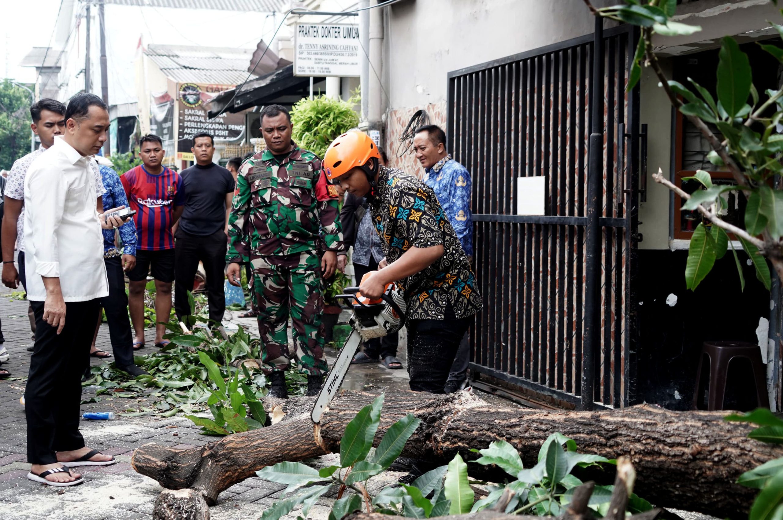 Wali Kota Eri Cahyadi Bantu Warga Terdampak Angin Puting Beliung