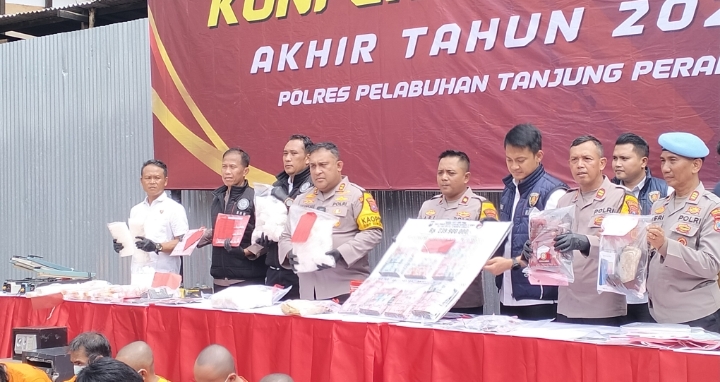 426 Tersangka Pelaku Narkotika Ditangkap Satresnarkoba Polres Tg Perak Selama 1 Tahun 2024