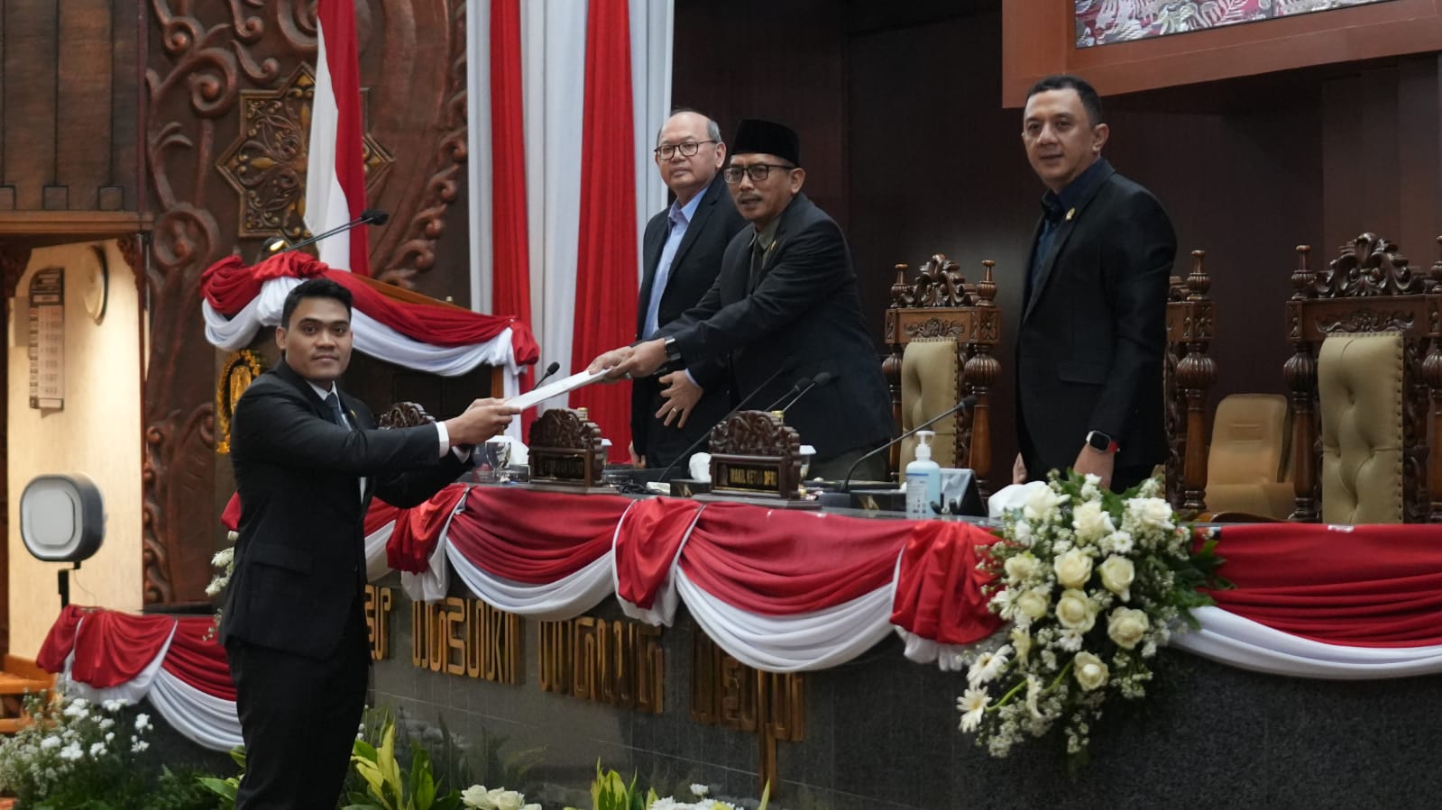 Pandangan Umum Fraksi DPRD Jatim, Dukung Raperda Transformasi PT BPR Jatim Jadi Bank Perekonomian Rakyat