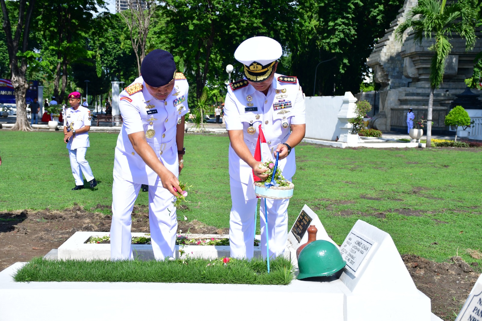 Jelang Peringatan Hari Armada Rl 2024, Komandan Puspenerbal Ziarah Taman Makam Pahlawan