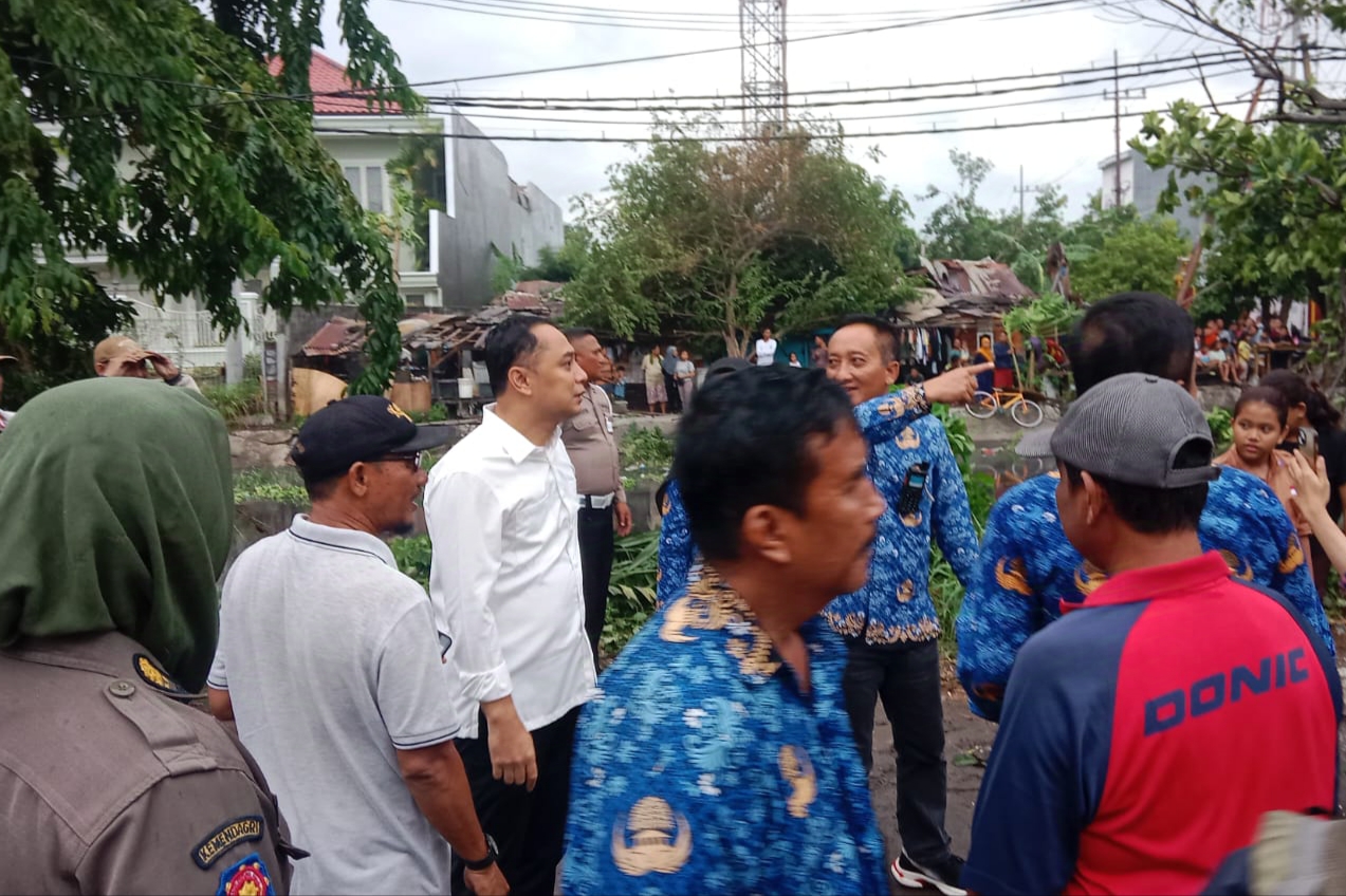 Pemkot Surabaya Gotong Royong Tangani Bencana Angin Puting Beliung di Mulyorejo