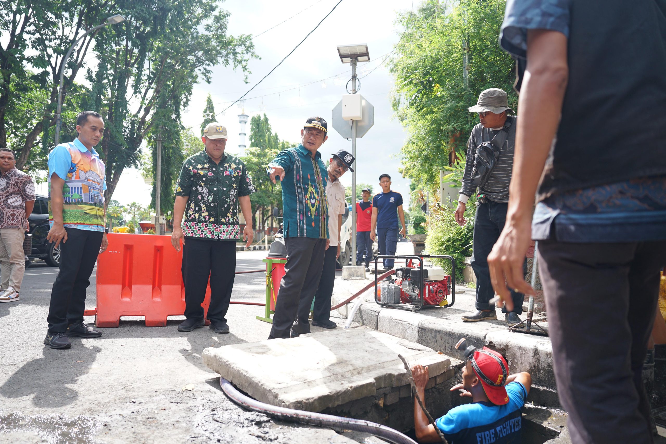 Antisipasi Potensi Banjir Perkotaan, Pemkab Lamongan Keruk Sedimen Drainase