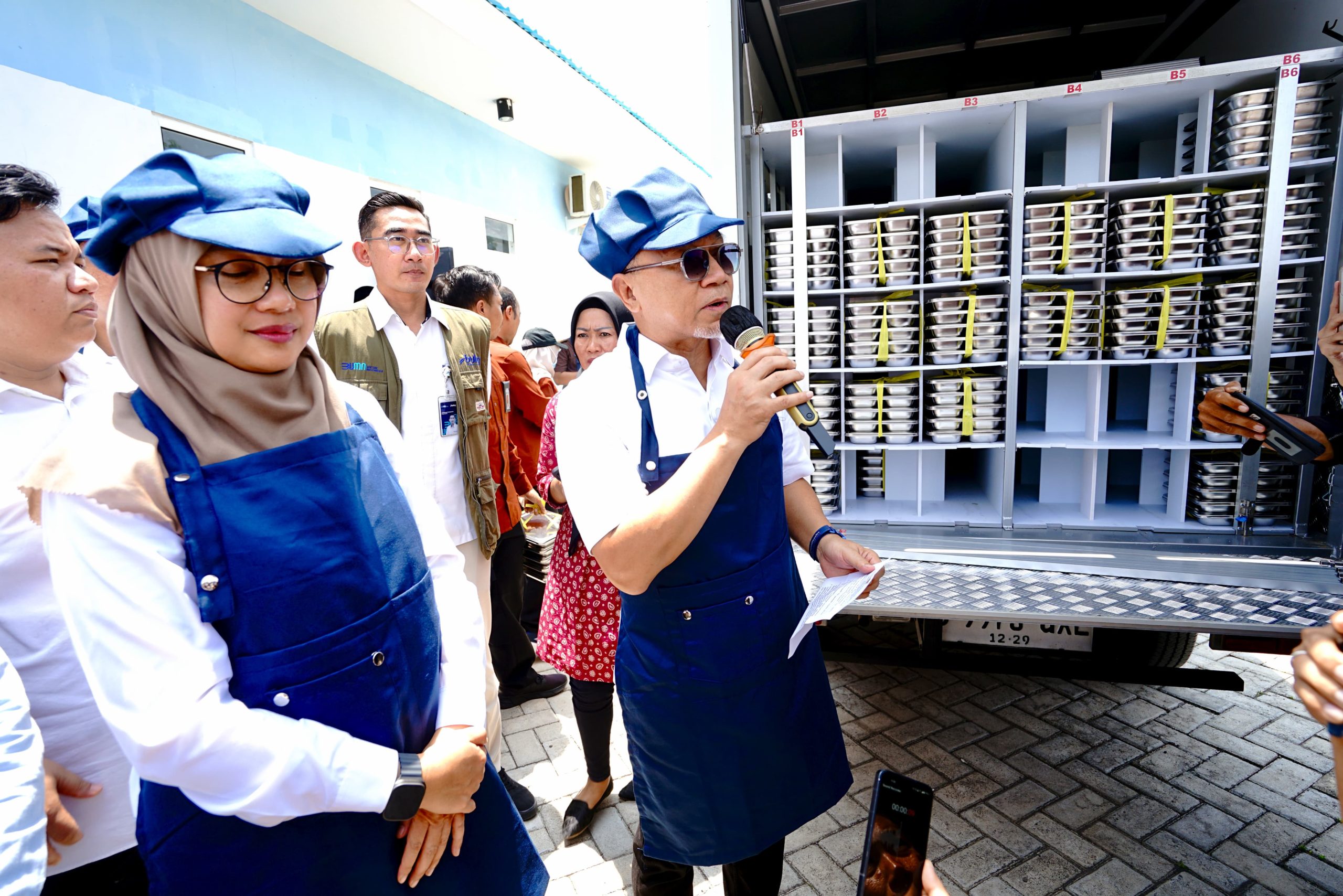 Menko Pangan Tinjau Dapur Makan Bergizi Gratis di Banyuwangi