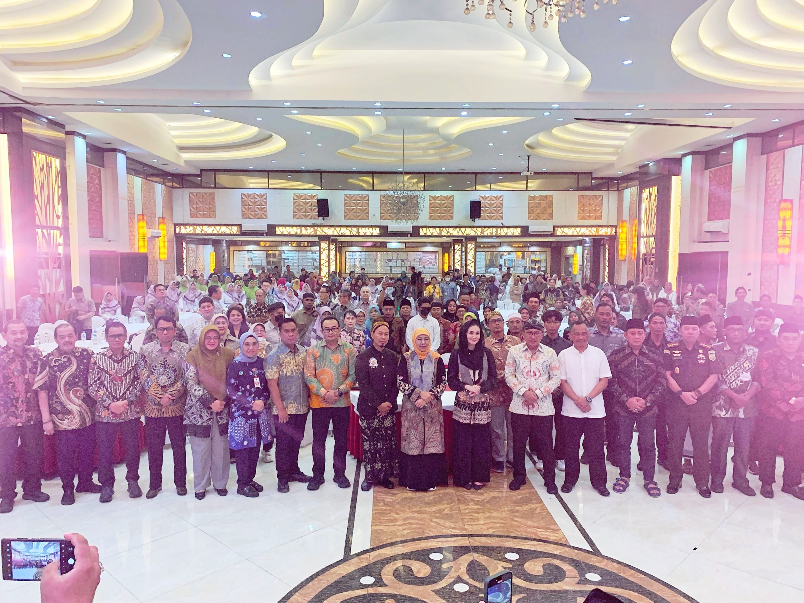 Silaturahmi dengan Masyarakat Kelahiran Jatim di Malut Gubernur Khofifah Ajak Eratkan Persaudaraan dan Perkuat Usaha Kedua Daerah
