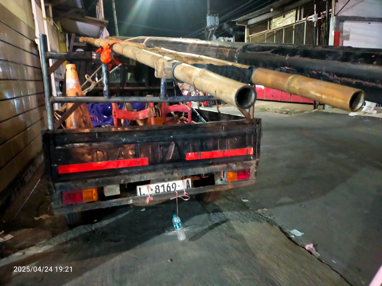 Nyaris Bentrok Dengan Pekerja, Warga Kedinding Tolak Pemasangan Wifi Fiberstar Tak Berijin