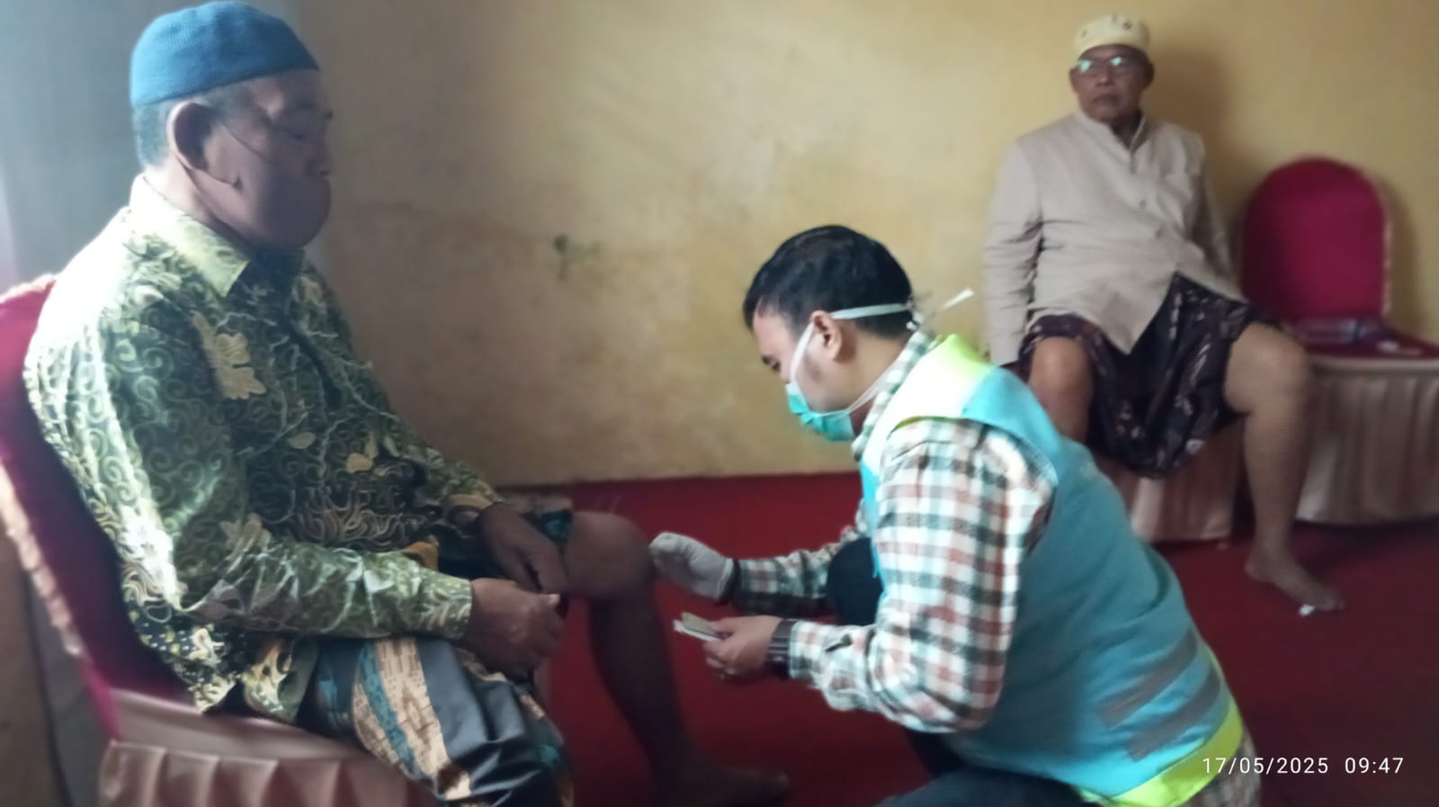 65 Warga Raas Ikuti Pengobatan Tradisional daei Tim Yankes Bergera