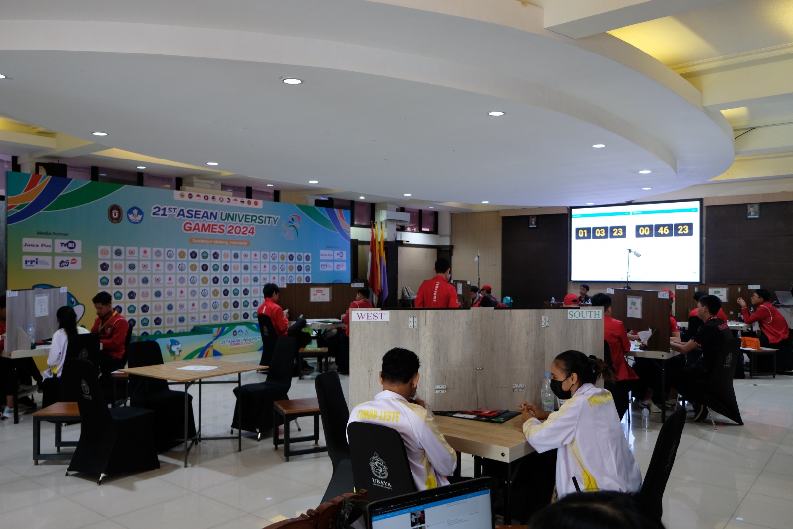 Inovasi Anak Bangsa Warnai Ubaya Bridge Competition 2025