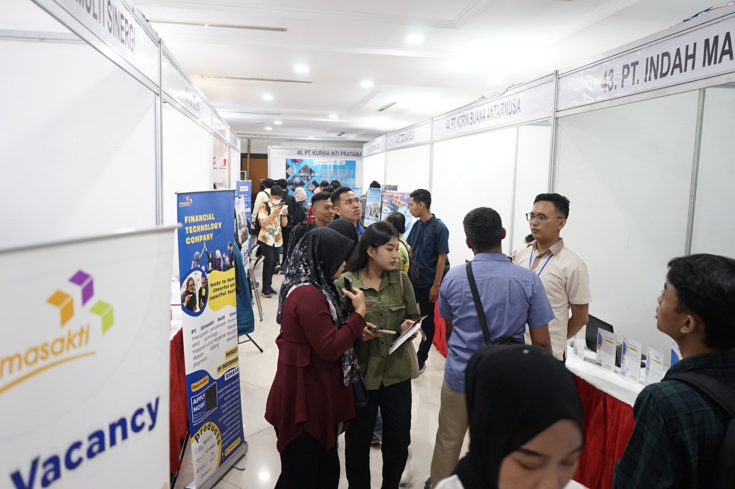 Gelar Job Fair & Edu Fair 2025, Ratusan Lowongan Siap Serap Pengangguran di Surabaya