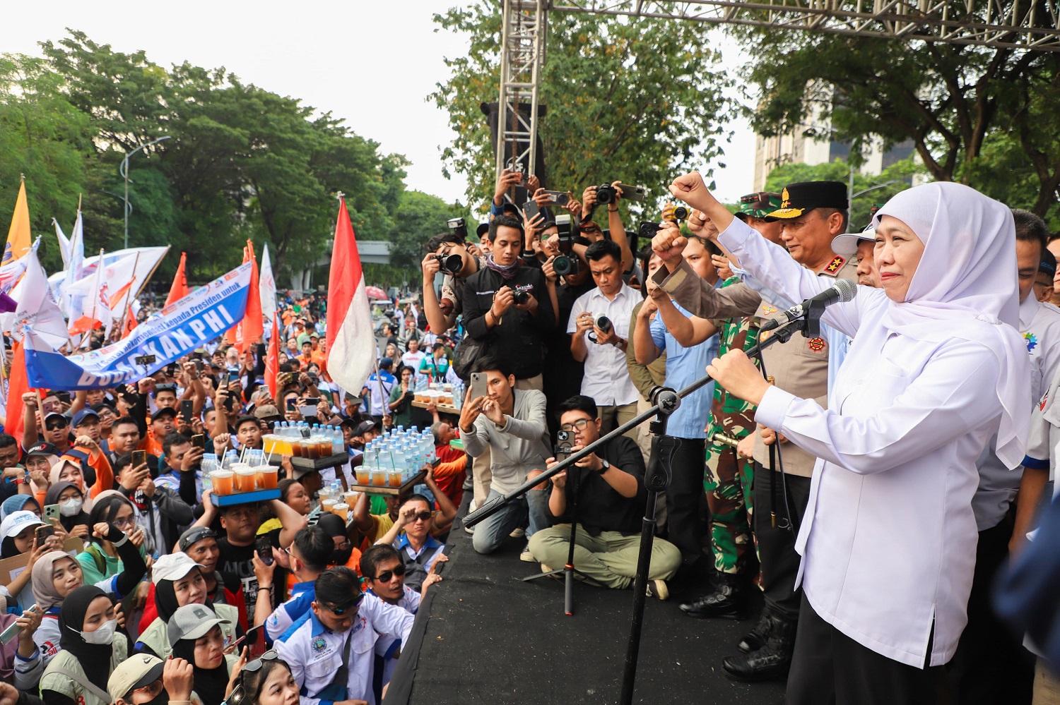 Ribuan Buruh Bersama Forkopimda Jawa Timur Rayakan May Day 2025 Damai dan Penuh Harapan