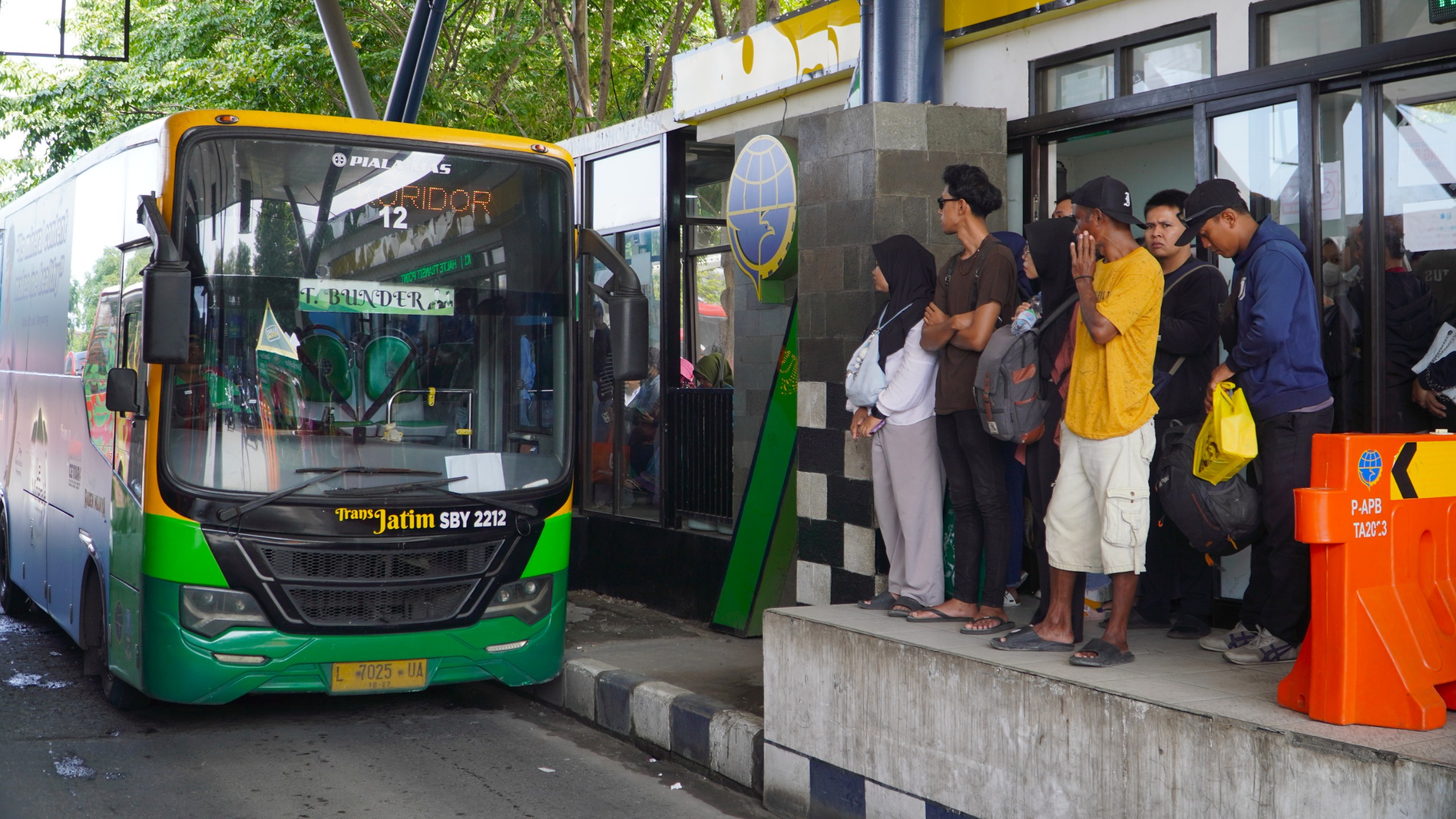 Peringatan Halun 2025, Pemprov Jatim Beri Kado “Naik Bus Trans Jatim Gratis” untuk Lansia