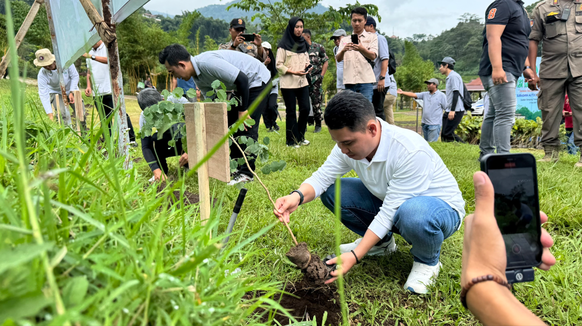 Aksi Tanam 2.000 Pohon, Pemkab Mojokerto Apresiasi Program CSR PT. SAI