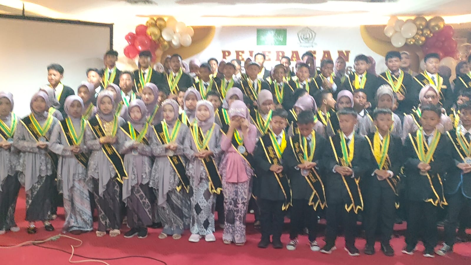 SD KHM NOER Surabaya Menyelenggarakan Pelepasan Peserta Anak Didik dan Penghargaan Tahfidz Juz 30