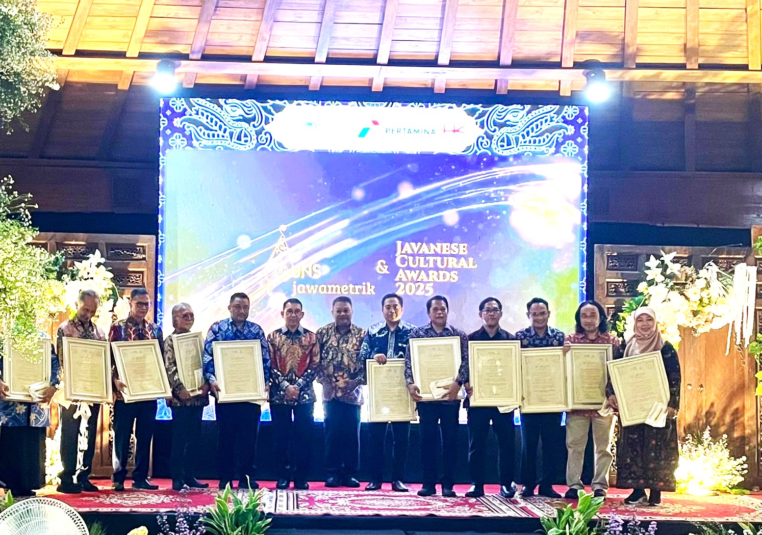 Unesa Terima Penghargaan UNS Jawametric 2025 dari Menteri Kebudayaan RI