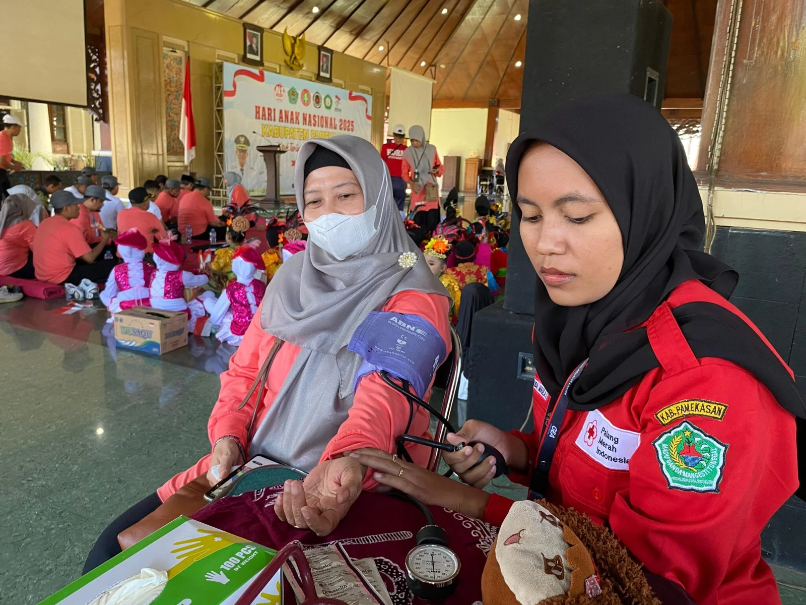 KSR PMI Pamekasan Dukung Festival Hari Anak Nasional Sebagai Tim Kesehatan