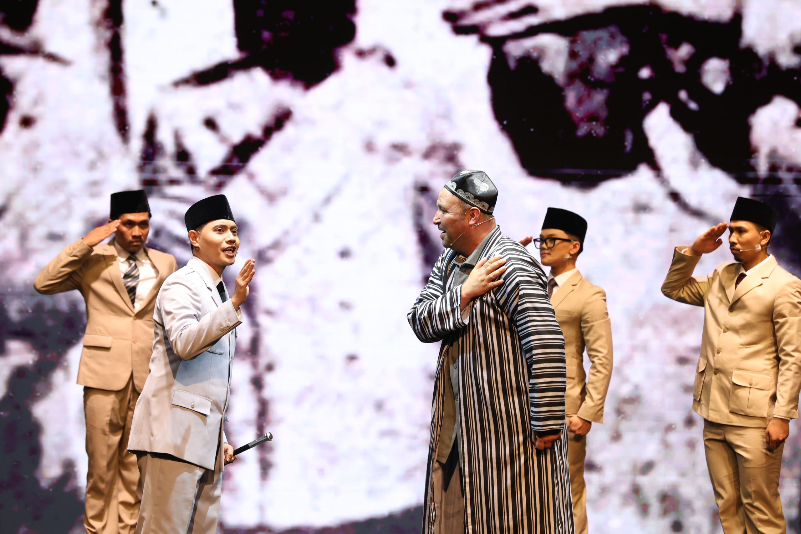 Seniman Indonesia dan Uzbekistan Pentaskan Kisah Soekarno dan Imam Al-Bukhari di Surabaya
