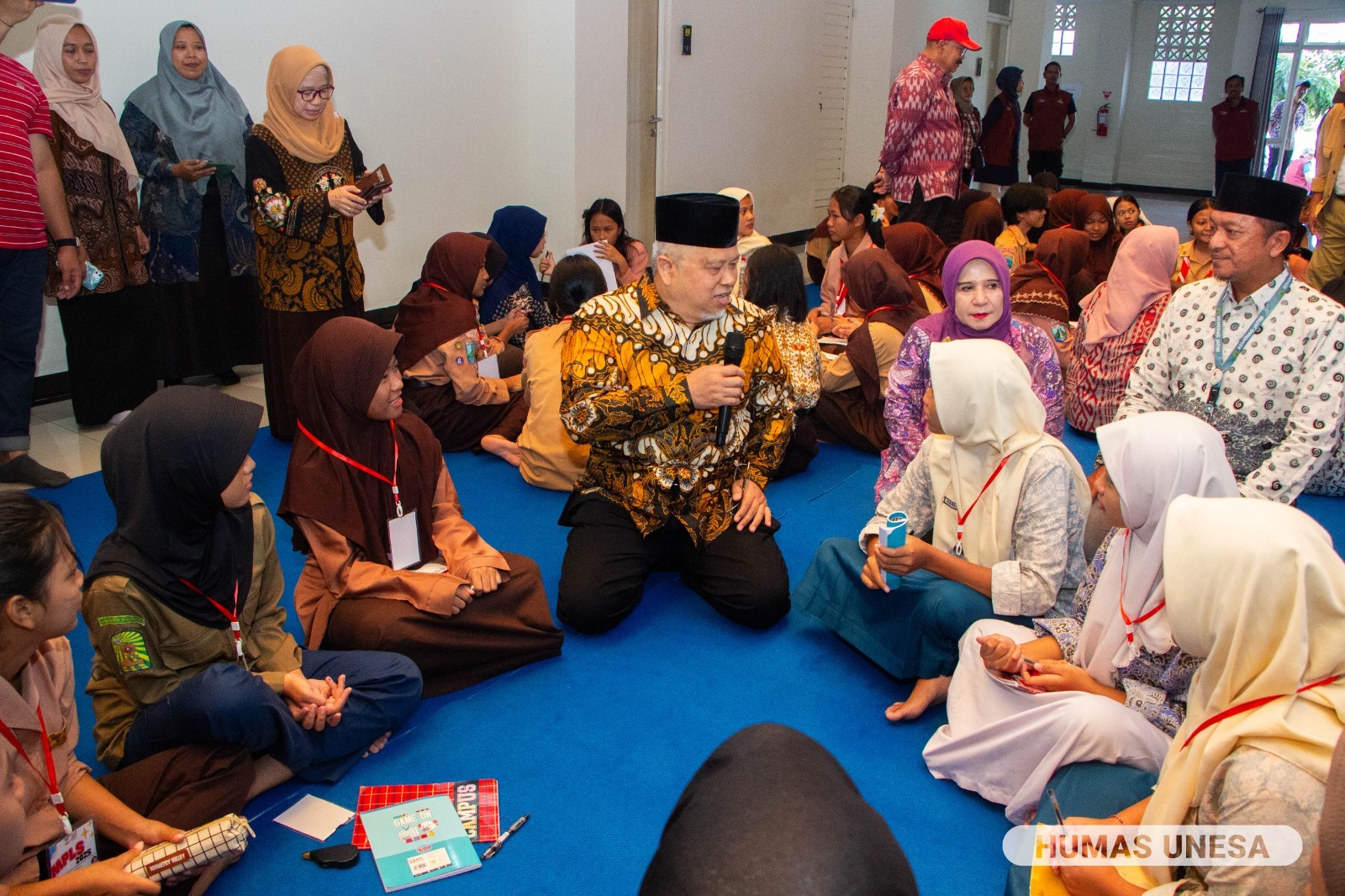 Tinjauk Sekolah Rakyat Unesa, Komisi VIII DPR RI Semangati Siswa