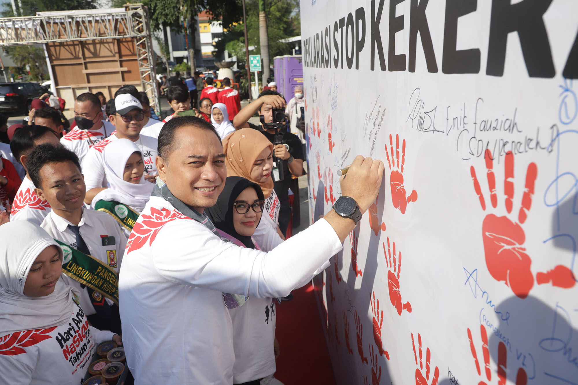 Peringati Hari Anak Nasional, Pemkot Surabaya Ajak Ratusan Anak Senam Ceria hingga Panen di Kebun