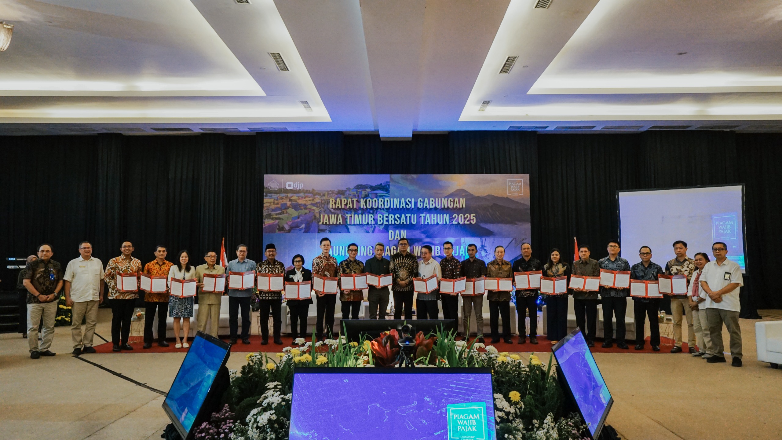 Kanwil DJP Jatim I Serahkan Piagam Wajib Pajak di Kota Malang