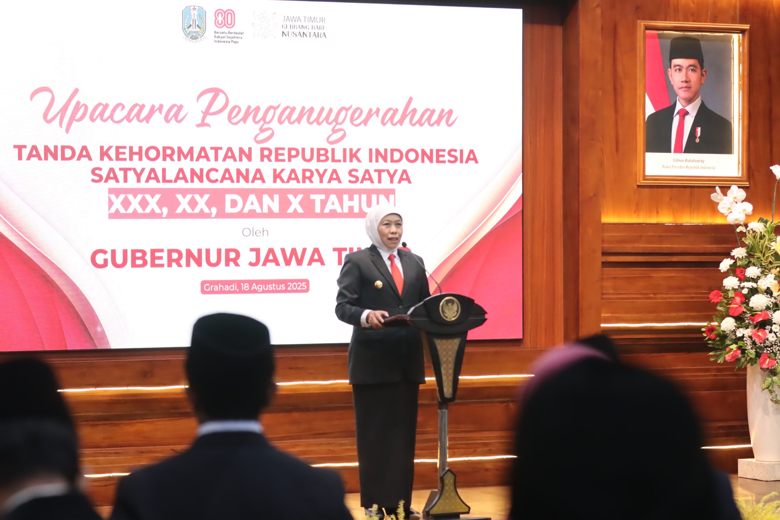 172 ASN Jatim Terima Satyalancana Karya Satya di Grahadi