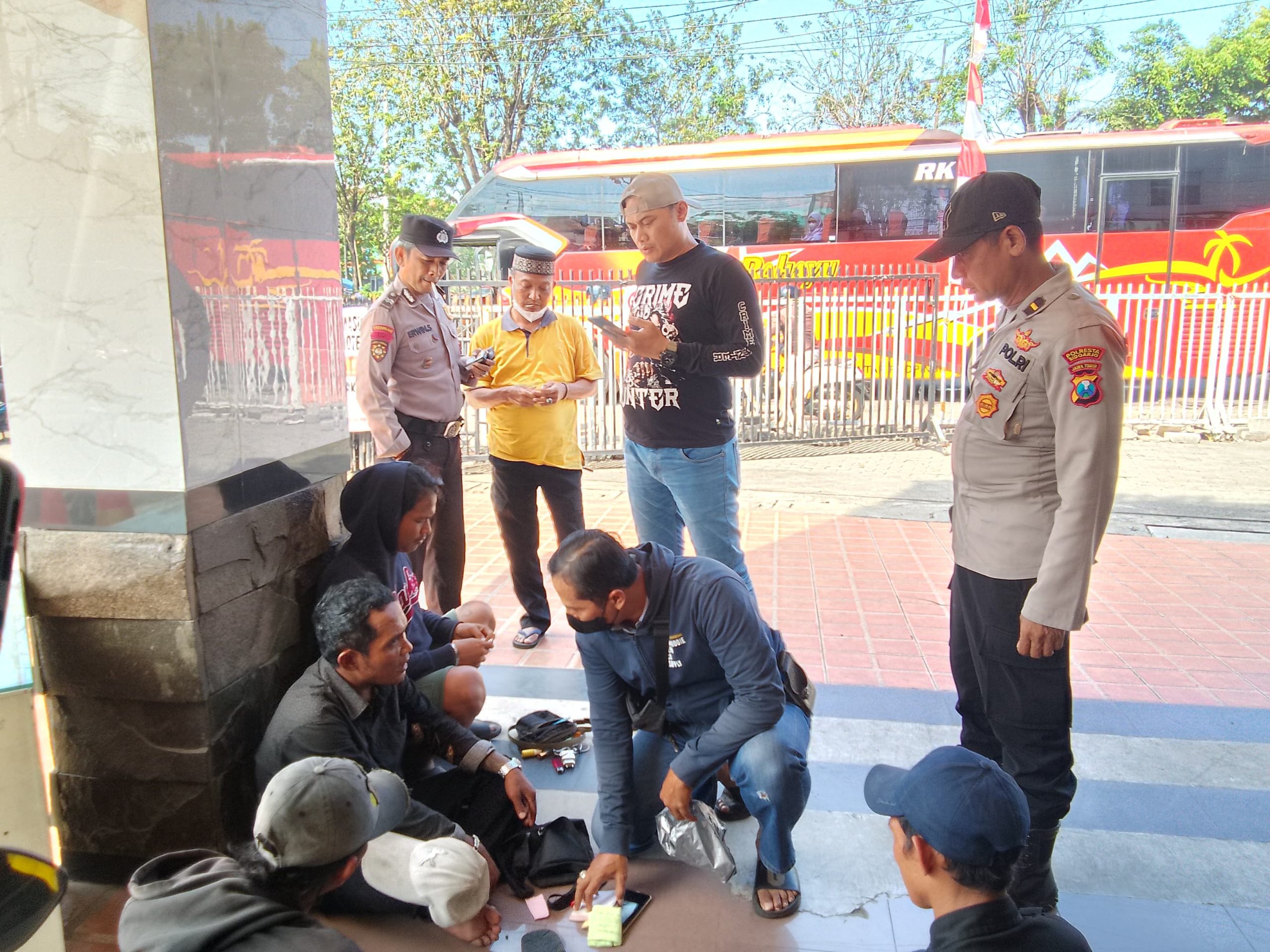 Rasia Penertiban Calo Yang di Gelar Polsek Waru, Berhasil Mengamankan 4 Orang