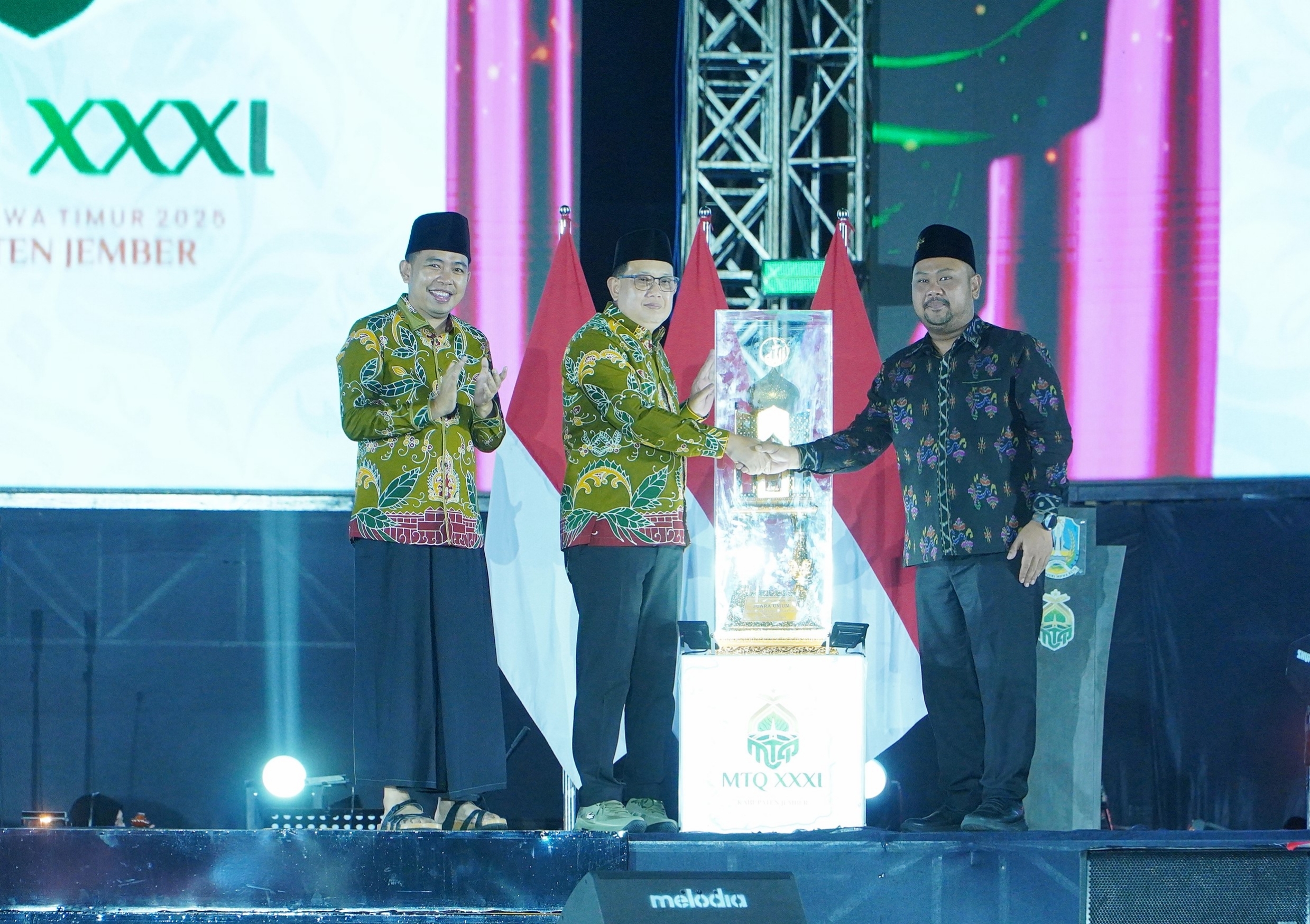 Kabupaten Gresik Raih Juara Umum MTQ XXXI Jawa Timur 2025 di Jember