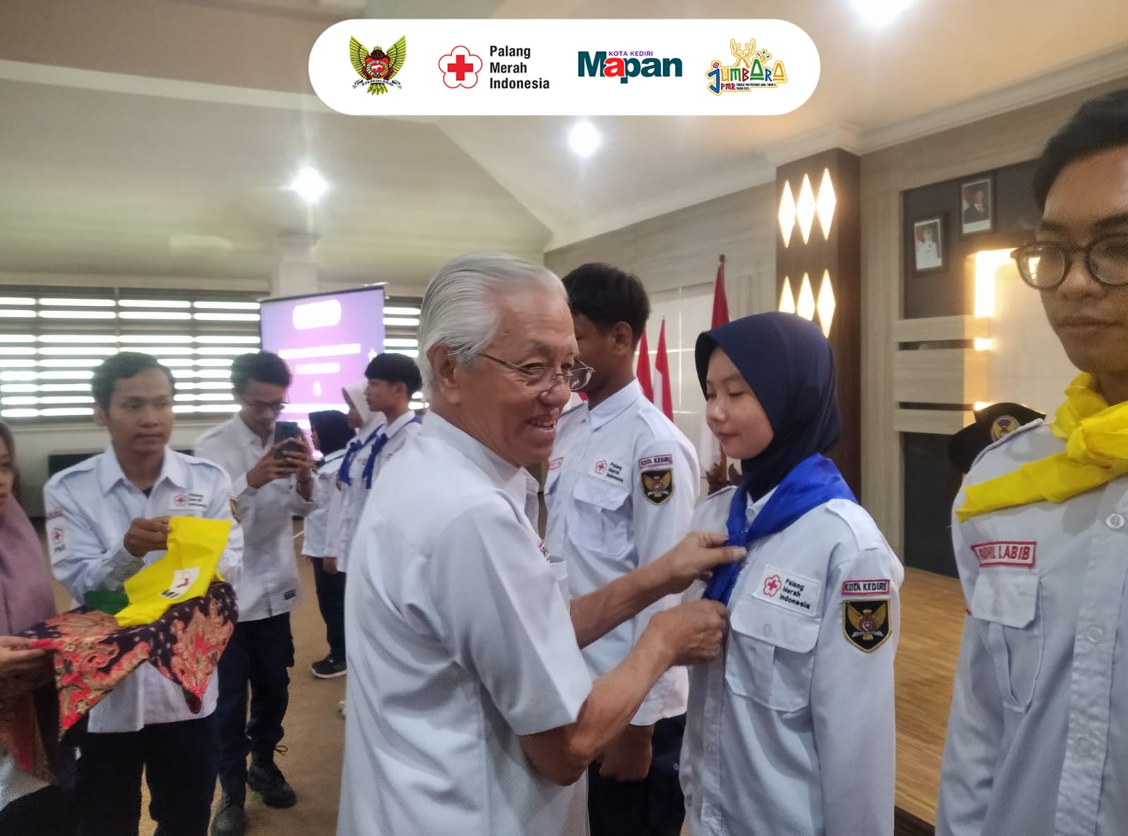 Sekda Kota Kediri Lepas Kontingen PMR-PMI Menuju Jumbara X di Gresik