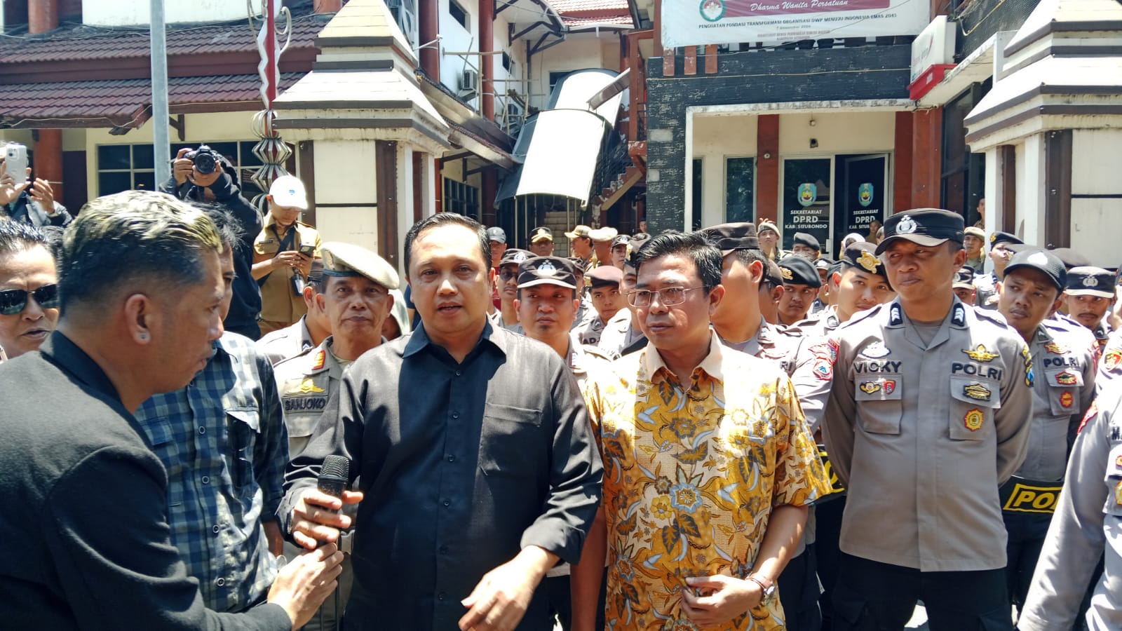 LSM Siti Jenar Gelar Aksi Damai di Kantor Pemerintah dn DPRD Situbondo