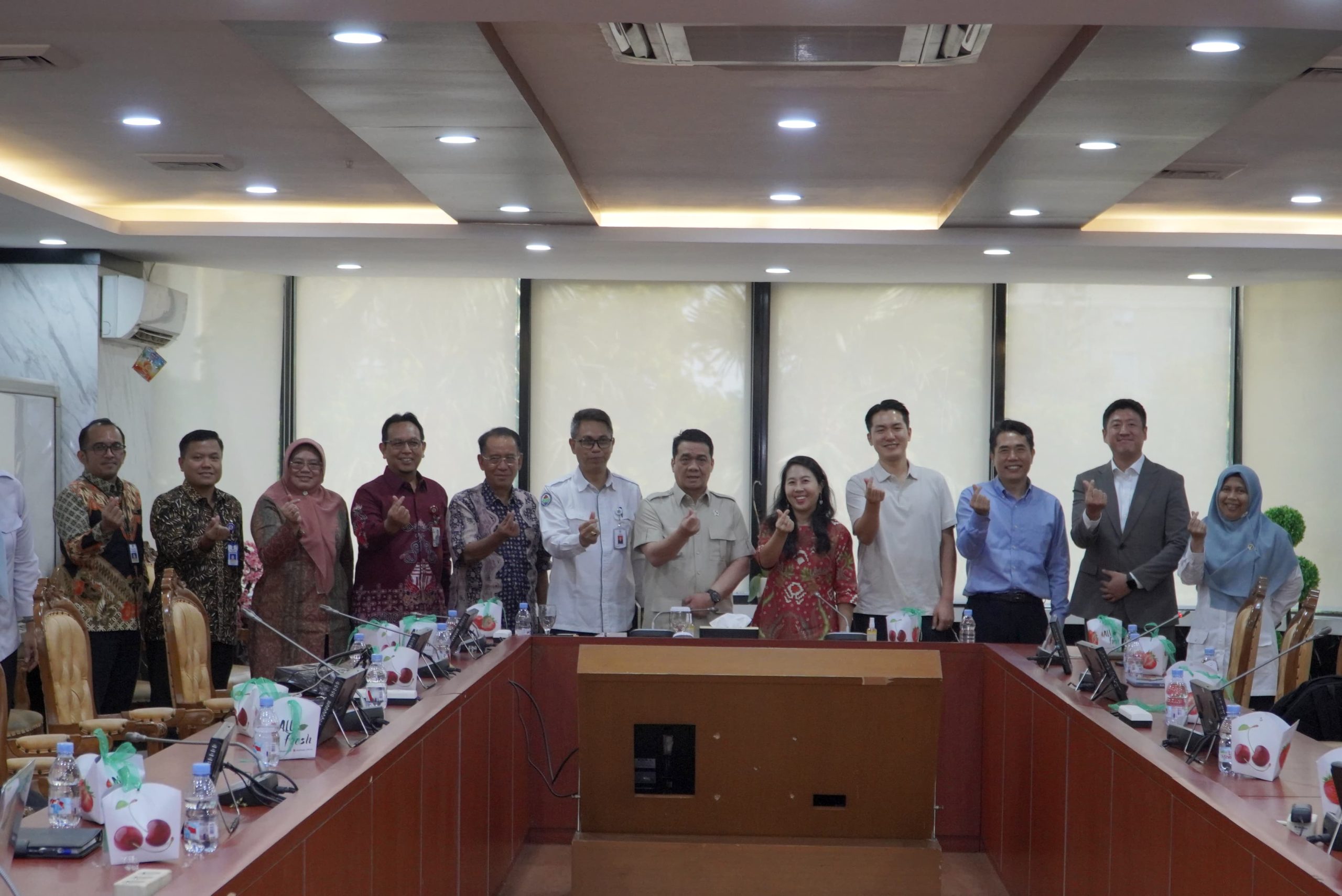 Bahas Pengembangan Digitalisasi Desa DPMD-Kominfo Jatim Hadiri Pertemuan Kemendes PDT dan KOTRA