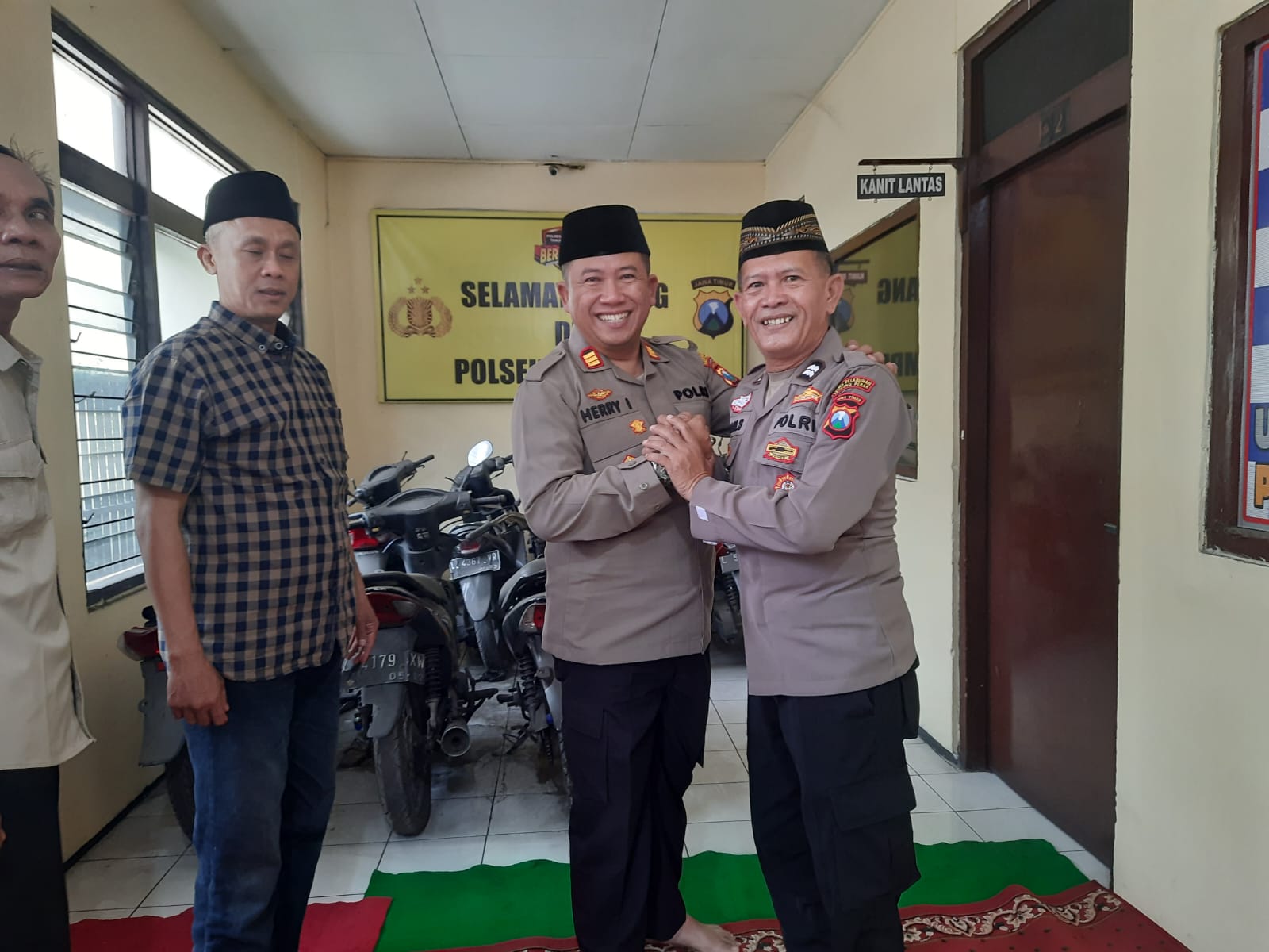Tasyakuran Purna Tugas Aiptu Buadi Santoso di Polsek Semampir Surabaya Penuh Kehangatan