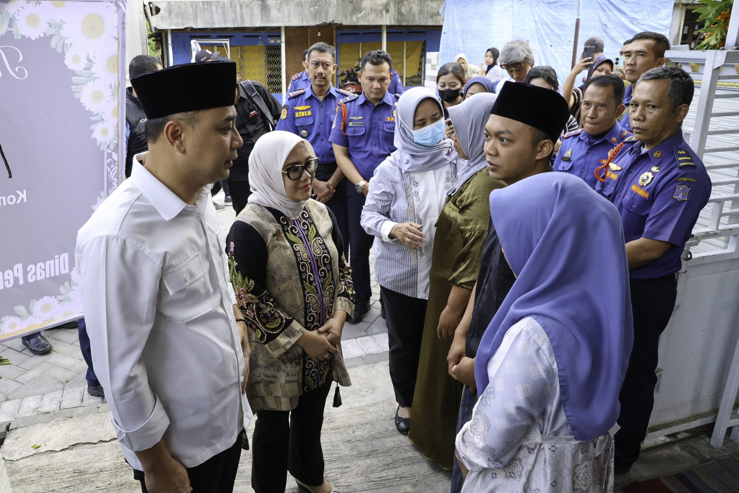Wali Kota Eri Takziah ke Rumah Petugas Damkar yang Meninggal saat Tugas