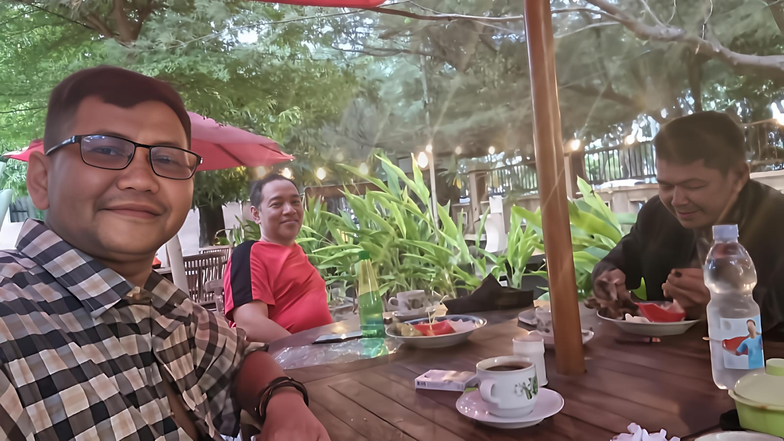 Gendeng Kumat, Kiamat Sudah :  Dualisme Kepemimpinan, Siapa Diuntungkan dan Siapa Dirugikan?