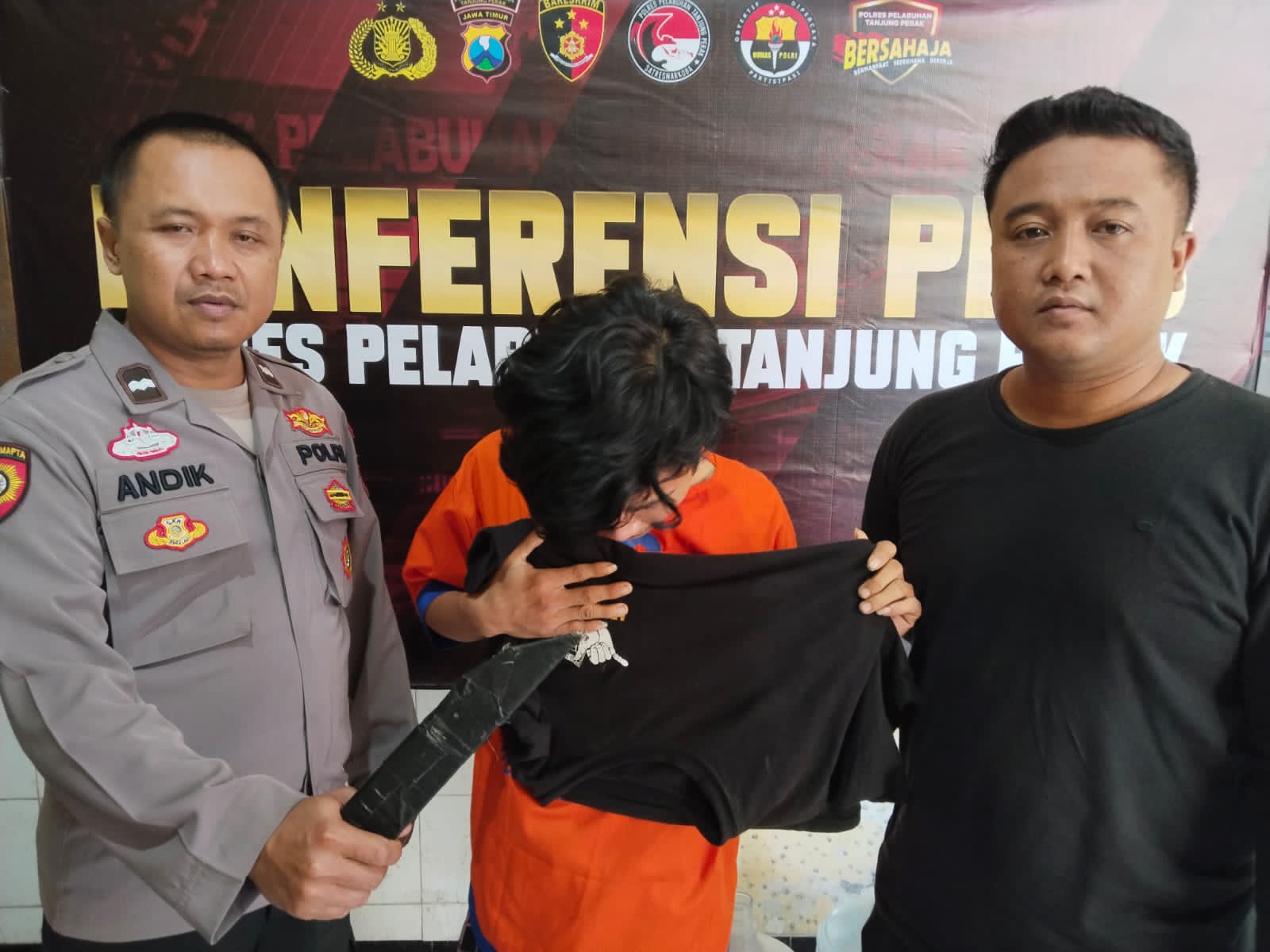 Tak Terima Dibicarakan Sering Konsumsi Narkoba, Seorang Adik di Bulak Banteng Bacok Kakak Kadung Dengan Pisau