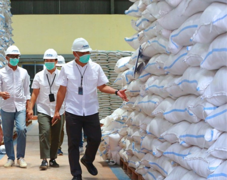 Bulog Jatim Pastikan Stok Beras Aman Jelang Nataru 2025/2026