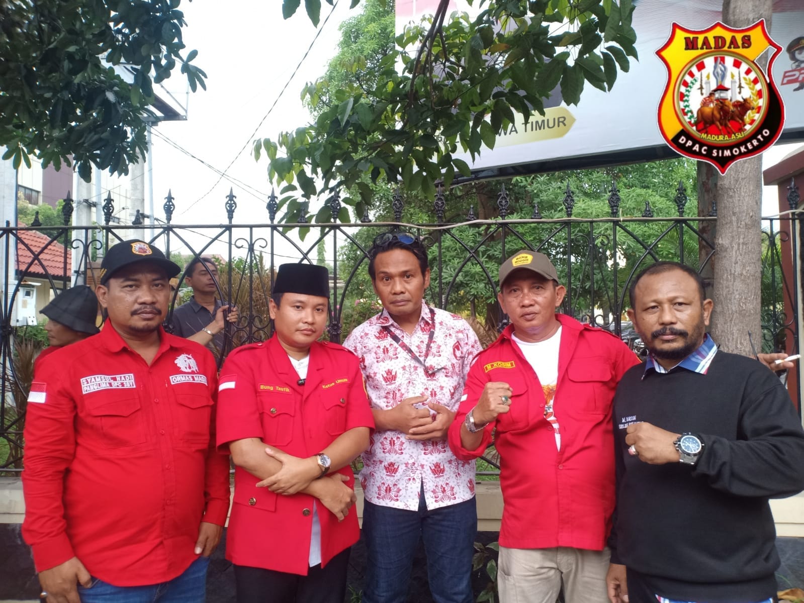 VIRAL TERKINI!!! RIBUAN MASA DATANGI MAPOLDA JATIM : DPP MADAS Sedarah & Seluruh Jajaran Anggotanya Gelar Aksi Demo Suarakan Tuntutan Keadilan untuk Muhammad Rifai