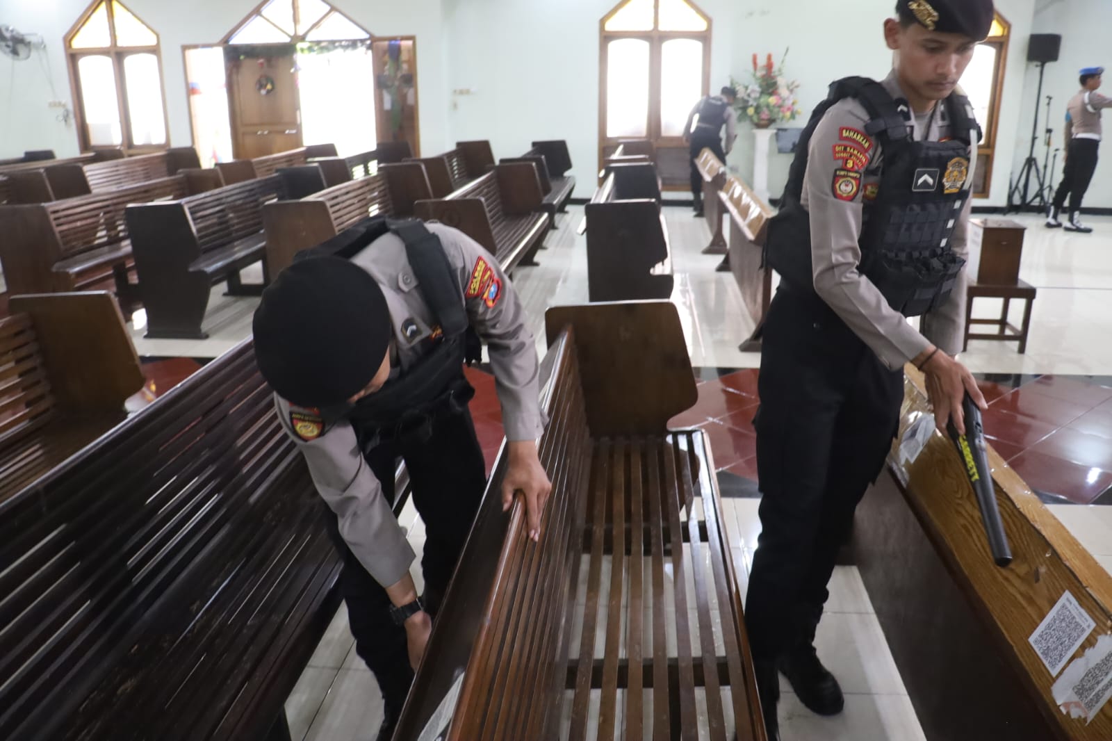 Jelang Puncak Natal, Polres Pelabuhan Tanjung Perak Sterilisasi Gereja di Wilayah Surabaya Utara