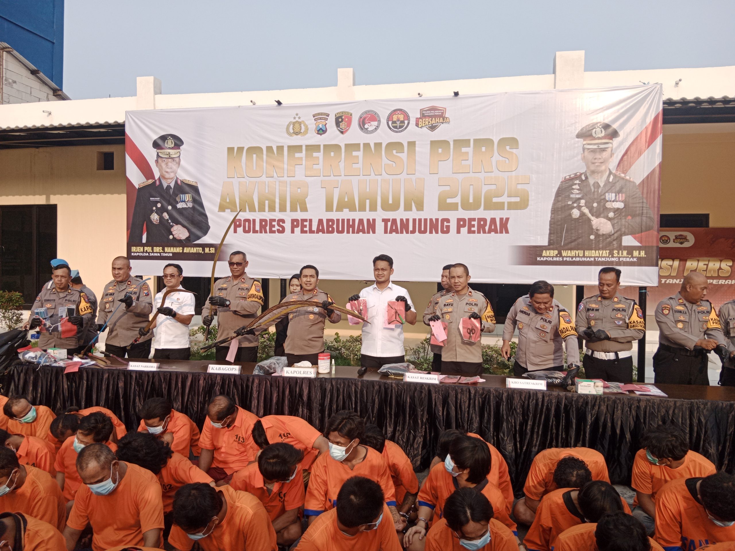 Kapolres Pelabuhan Tanjung Perak Gelar Konferensi Pers Ungkap Kasus Selama Tahun 2025, Angka Kriminalitas Menurun