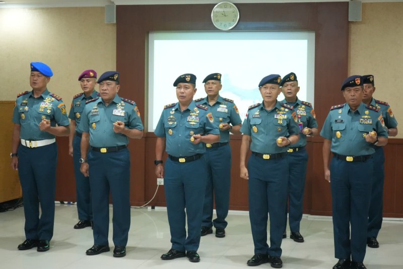 Komandan Puspenerbal Terima Courtesy Call Sembilan Pati TNl AL